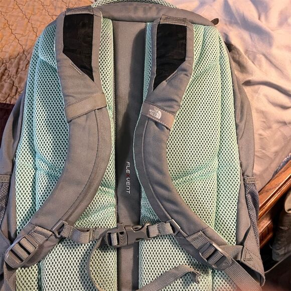 The‎ North Face Jester Backpack Gray/Teal Unisex Everyday Outdoor Bag - Picture 1 of 4